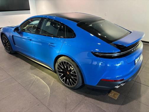 Lugano Blue 2026 Porsche Panamera