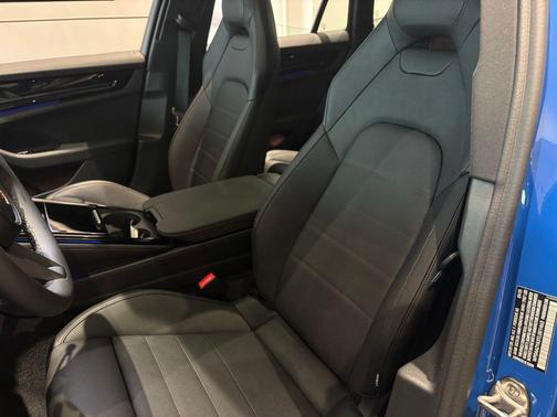 Lugano Blue 2026 Porsche Panamera