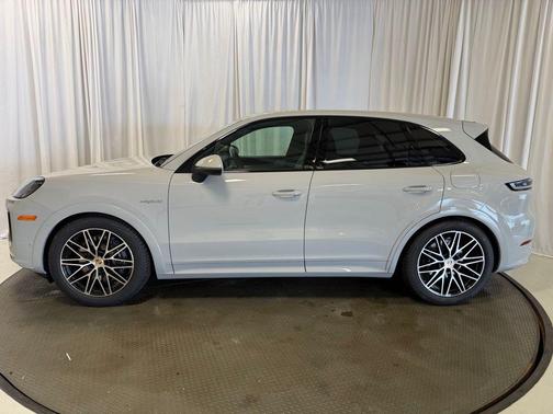 Chalk 2026 Porsche Cayenne Cayenne E-Hybrid