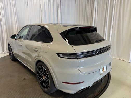 Chalk 2026 Porsche Cayenne Cayenne E-Hybrid