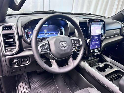 Diamond Black Crystal Pearlcoat 2026 RAM 1500 Big Horn/Lone Star