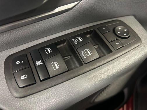 Delmonico Red Pearlcoat 2022 RAM 1500 Big Horn/Lone Star