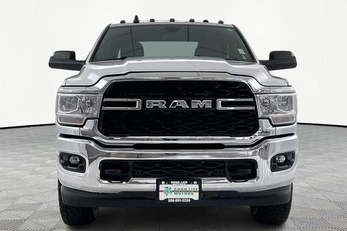 2022 RAM 2500 Tradesman Crew Cab 4x4 8' Box