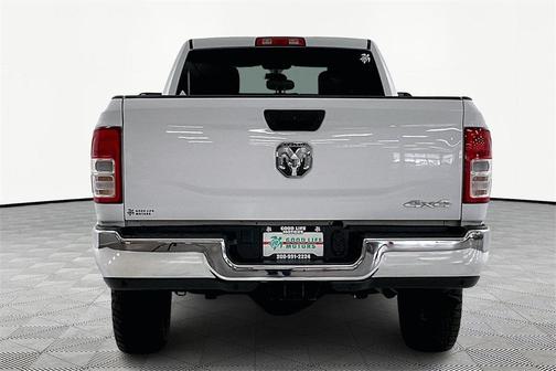 2022 RAM 2500 Tradesman Crew Cab 4x4 8' Box