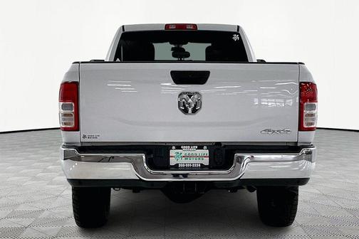 2022 RAM 2500 Tradesman Crew Cab 4x4 8' Box