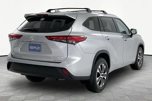 Celestial Silver Metallic 2022 Toyota Highlander XLE