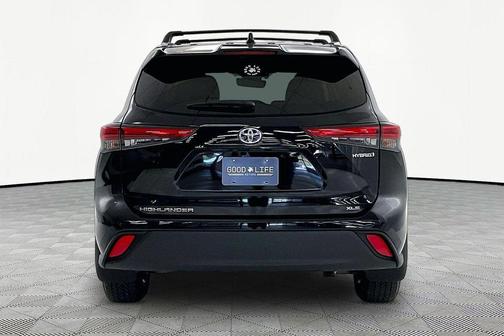 Midnight Black Metallic 2021 Toyota Highlander Hybrid XLE