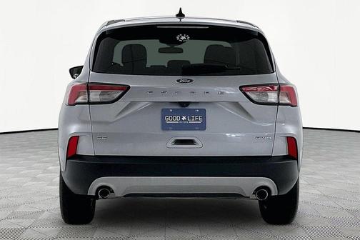 Silver Metallic 2022 Ford Escape SE