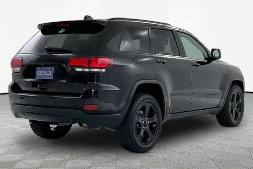 Diamond Black Crystal Pearlcoat 2018 Jeep Grand Cherokee Upland