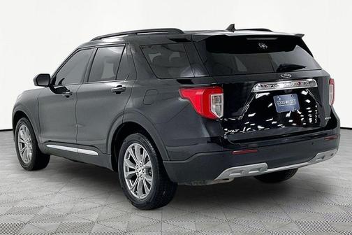 Black Metallic 2022 Ford Explorer XLT