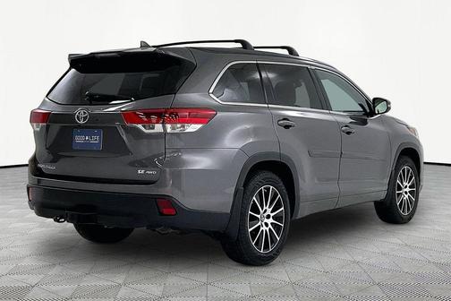 Gray 2018 Toyota Highlander SE