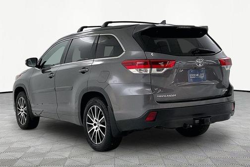 Gray 2018 Toyota Highlander SE