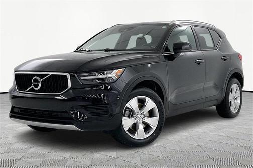 2022 Volvo XC40 T5 Momentum