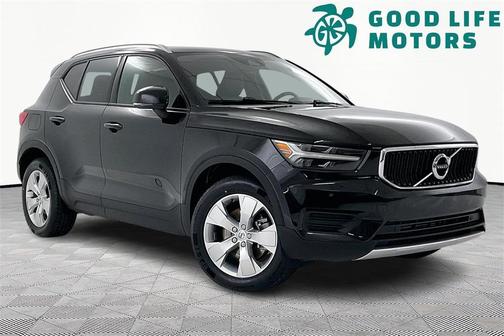 2022 Volvo XC40 T5 Momentum