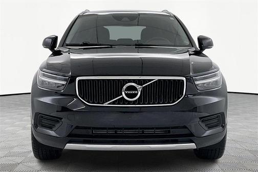 2022 Volvo XC40 T5 Momentum