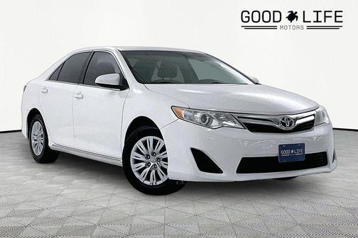 White 2014 Toyota Camry LE