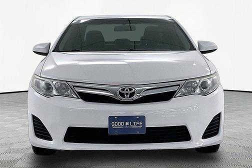 White 2014 Toyota Camry LE