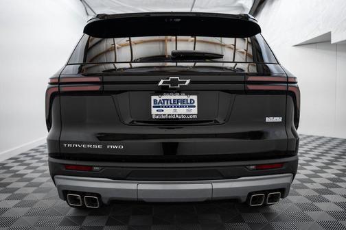 Mosaic Black Metallic 2026 Chevrolet Traverse LT
