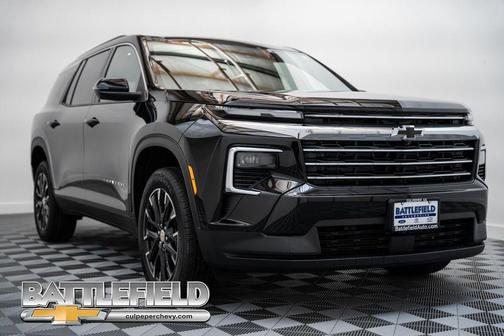 Mosaic Black Metallic 2026 Chevrolet Traverse LT