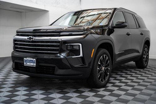 Mosaic Black Metallic 2026 Chevrolet Traverse LT