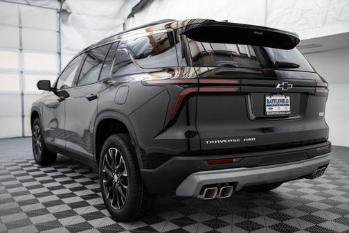 Mosaic Black Metallic 2026 Chevrolet Traverse LT