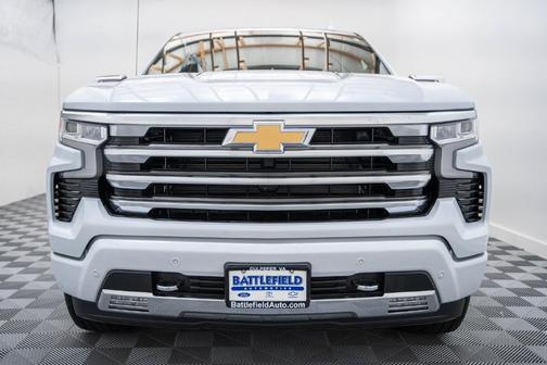 Polar White Tricoat 2026 Chevrolet Silverado 1500 High Country