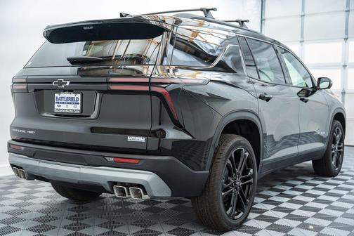 Mosaic Black Metallic 2026 Chevrolet Traverse LT