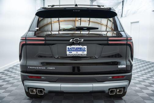 Mosaic Black Metallic 2026 Chevrolet Traverse LT