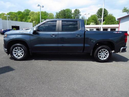 Photo 4 of 37 of 2020 Chevrolet Silverado 1500 LT
