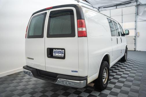 Summit White 2017 Chevrolet Express 3500 Work Van