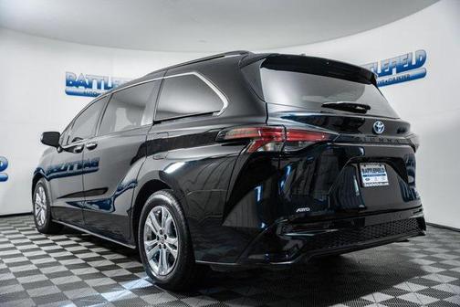 2022 Toyota Sienna XSE 7 Passenger