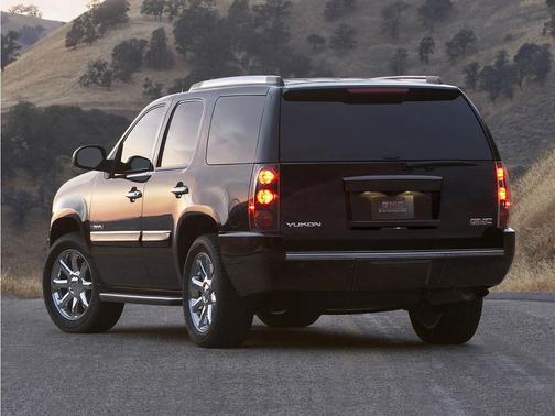 Pure Silver Metallic 2011 GMC Yukon Denali