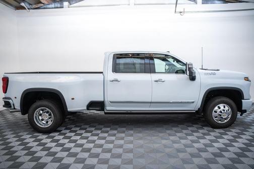 Polar White Tricoat 2026 Chevrolet Silverado 3500 High Country