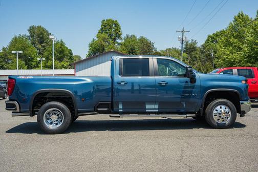 Lakeshore Blue Metallic 2026 Chevrolet Silverado 3500 LT