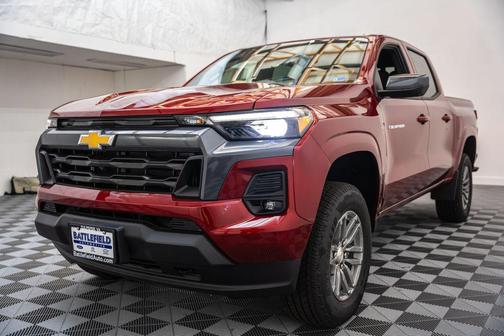 Radiant Red Tintcoat 2026 Chevrolet Colorado LT