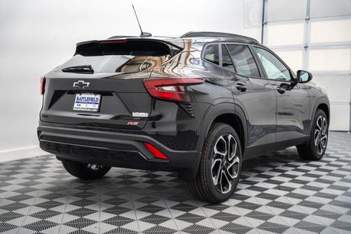 Mosaic Black Metallic 2026 Chevrolet Trax FWD 2RS
