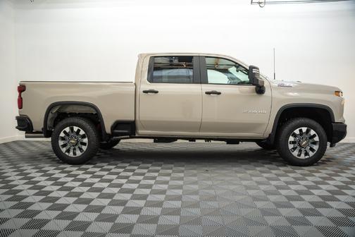 White Sands 2026 Chevrolet Silverado 2500 Custom