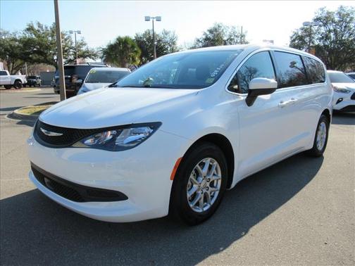 2022 Chrysler Voyager LX