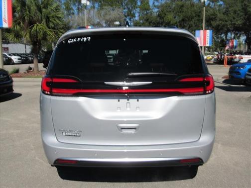 2026 Chrysler Pacifica Pinnacle FWD