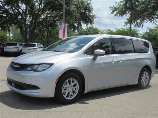 2022 Chrysler Voyager LX