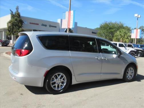 2023 Chrysler Voyager LX