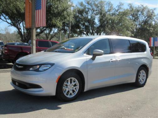 2023 Chrysler Voyager LX