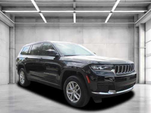 Diamond Black Crystal Pearlcoat 2026 Jeep Grand Cherokee L Laredo X 4x4