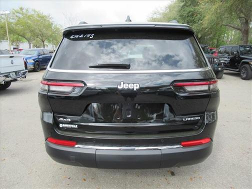 Diamond Black Crystal Pearlcoat 2026 Jeep Grand Cherokee L Laredo X 4x4