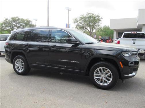 Diamond Black Crystal Pearlcoat 2026 Jeep Grand Cherokee L Laredo X 4x4