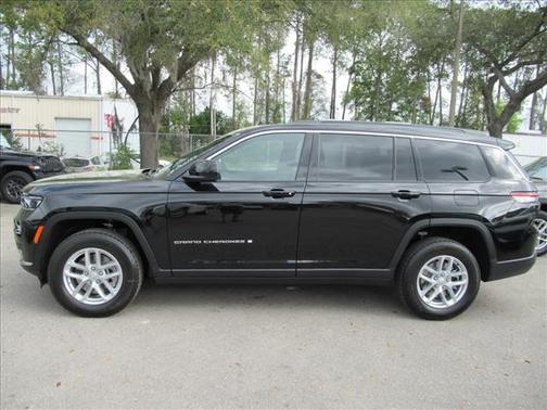 Diamond Black Crystal Pearlcoat 2026 Jeep Grand Cherokee L Laredo X 4x4