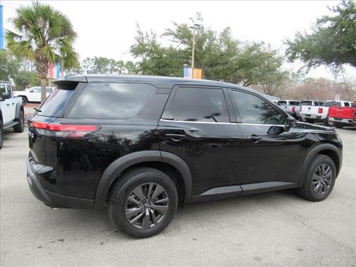 2022 Nissan Pathfinder S