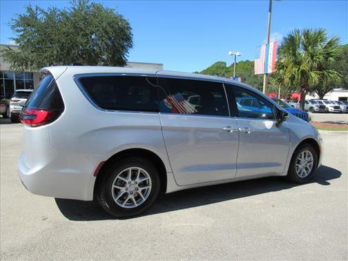 2026 Chrysler Pacifica Select FWD