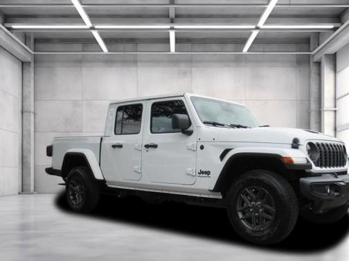 Bright White Clearcoat 2026 Jeep Gladiator Sport S