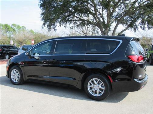 2026 Chrysler Voyager LX